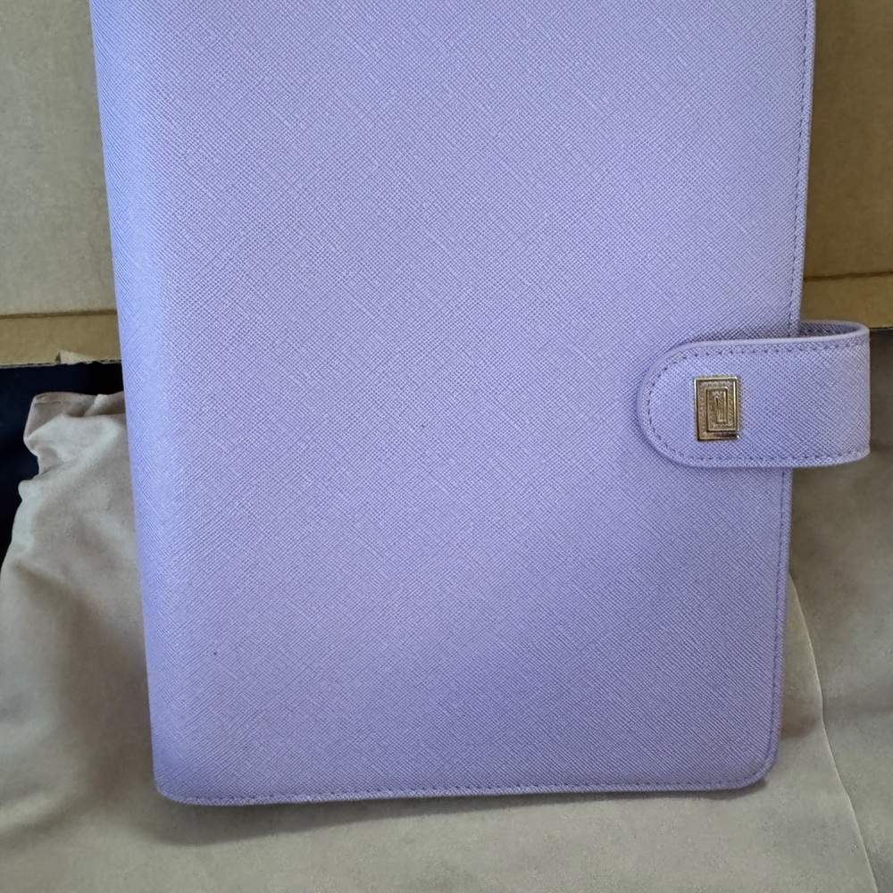 MM4. Demi Ringless
Agenda | Half Letter Planner
Cover